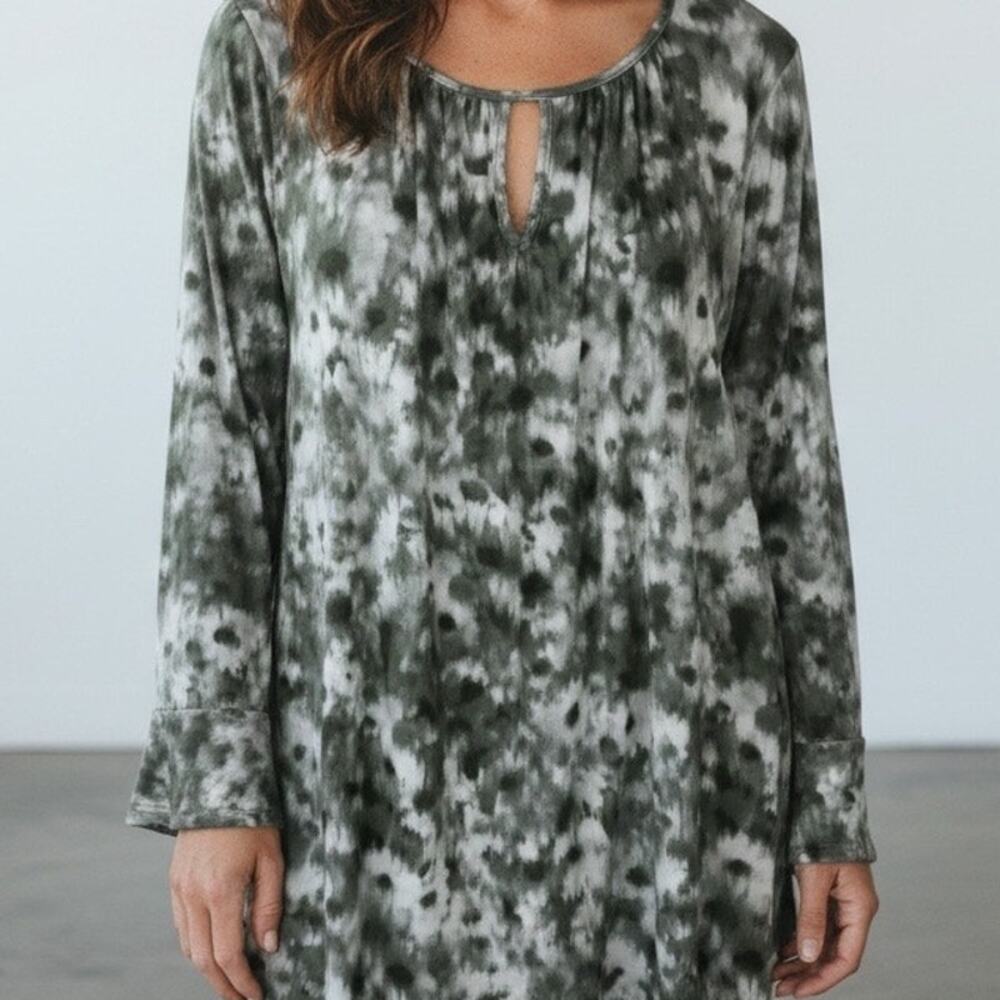 Vanessa Williams Plus 3X Tunic Top Geen Floral Watercolor Long Sleeve Flare Cuff